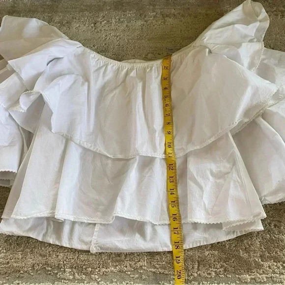 Olivaceous White Cotton Tiered Ruffle Off the Shoulder Top Shirt: Size Large - Picture 9 of 10